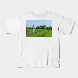 Liener Hörn lighthouse on the Huntedeich, Elsfleth; district of Wesermarsch; Lower Saxony; Germany; Europe Kids T-Shirt